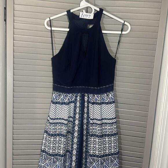 pre-owned: Vince Camuto navy white tribal print halter maxi dress size 2 - Picture 2 of 10